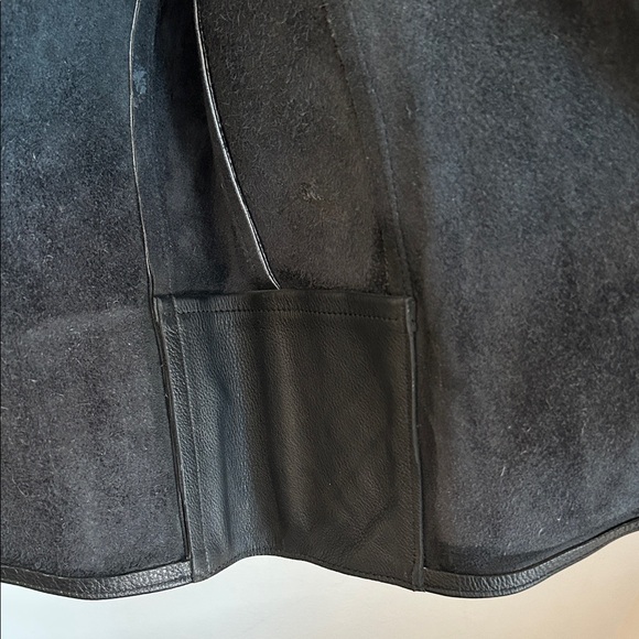 Classic Black Leather Vest - Picture 4 of 5